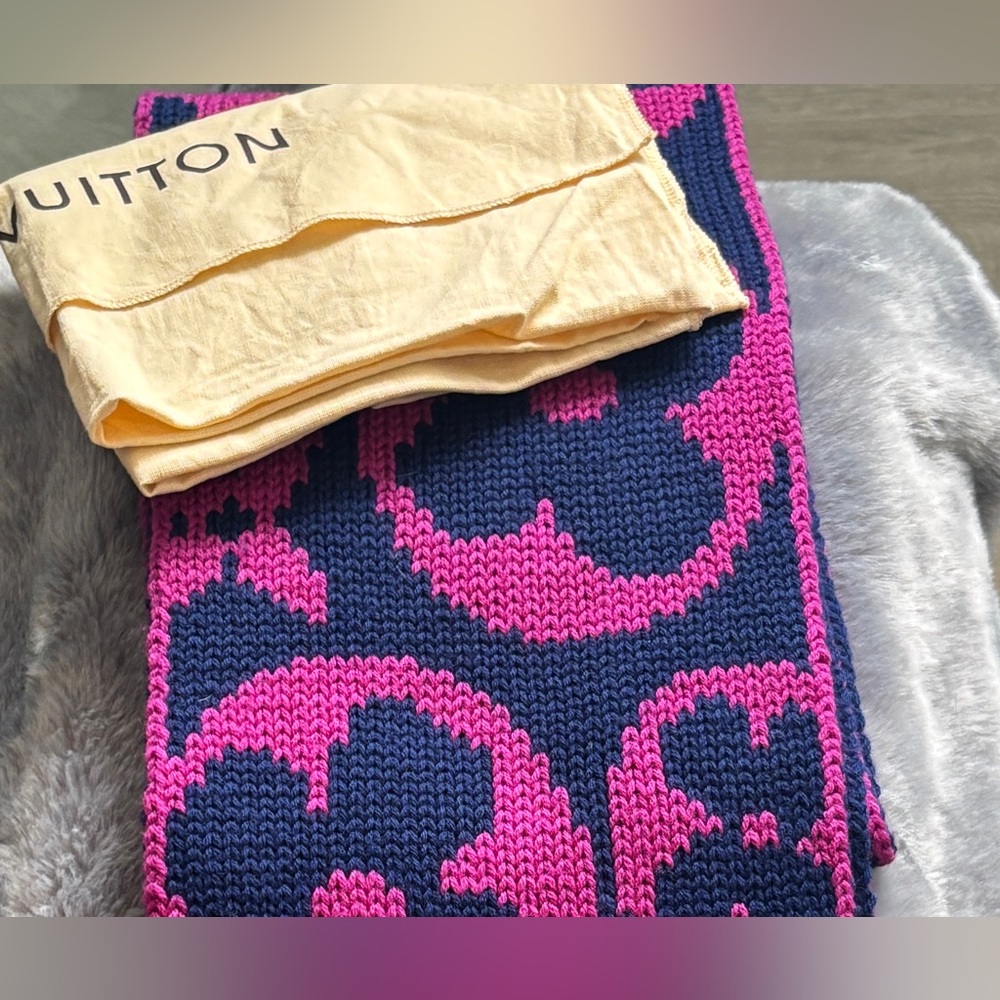 🩷Louis Vuitton Limited Edition Grand Froid Large Logo Wool Scarf 💙